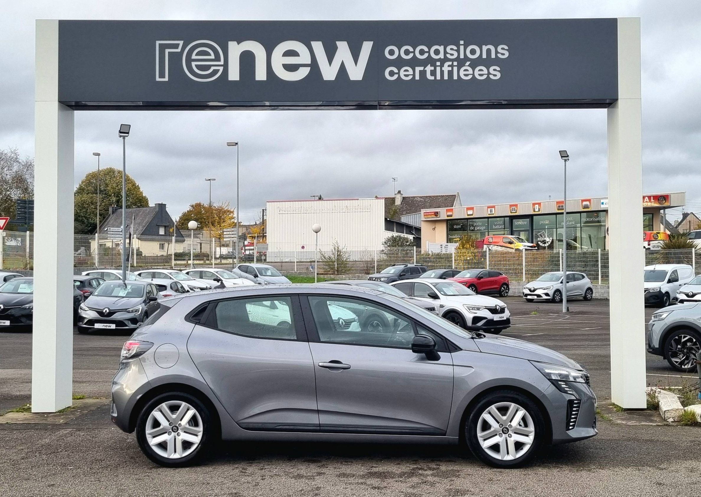 Vente en ligne Renault Clio 5 Clio E-Tech full hybrid 145 ch GSR2 au prix de 19 790 €