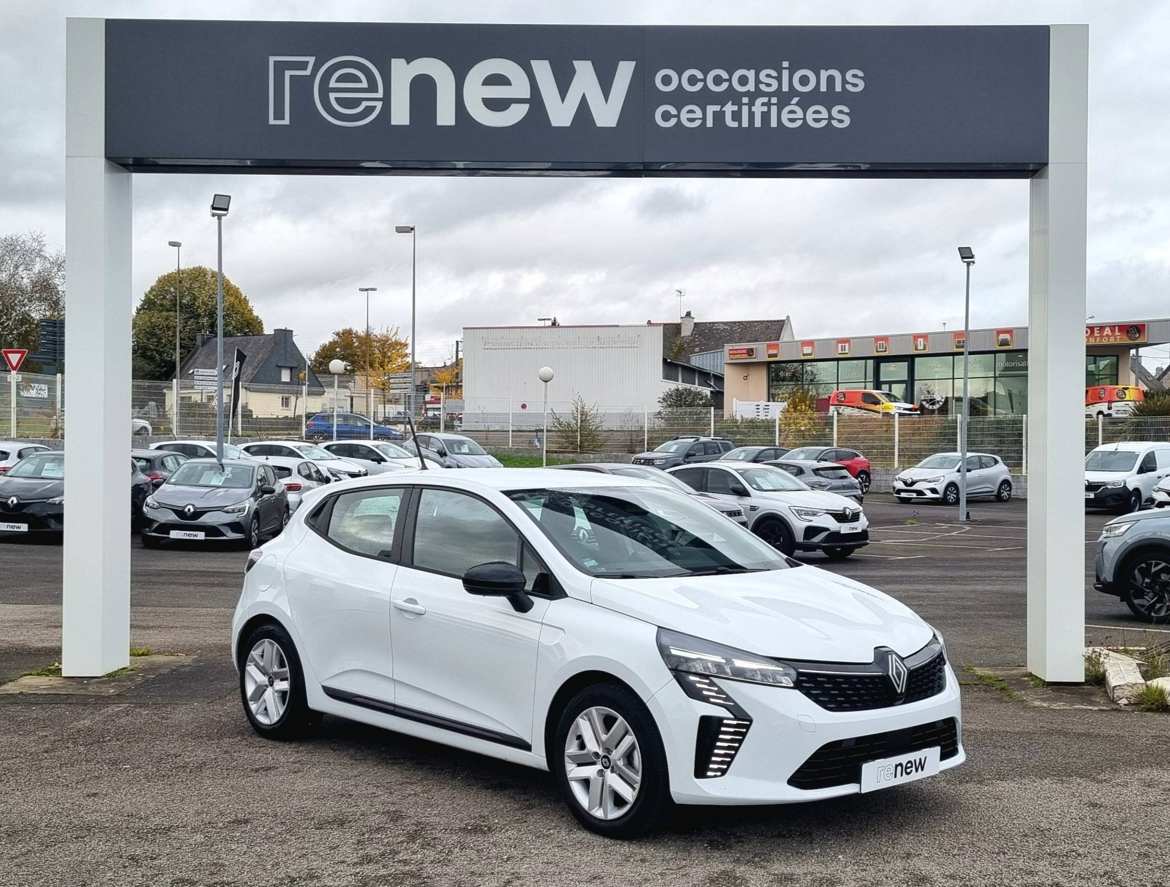 Vente en ligne Renault Clio 5 Clio Blue dCi 100 ch GSR2 au prix de 19 490 €