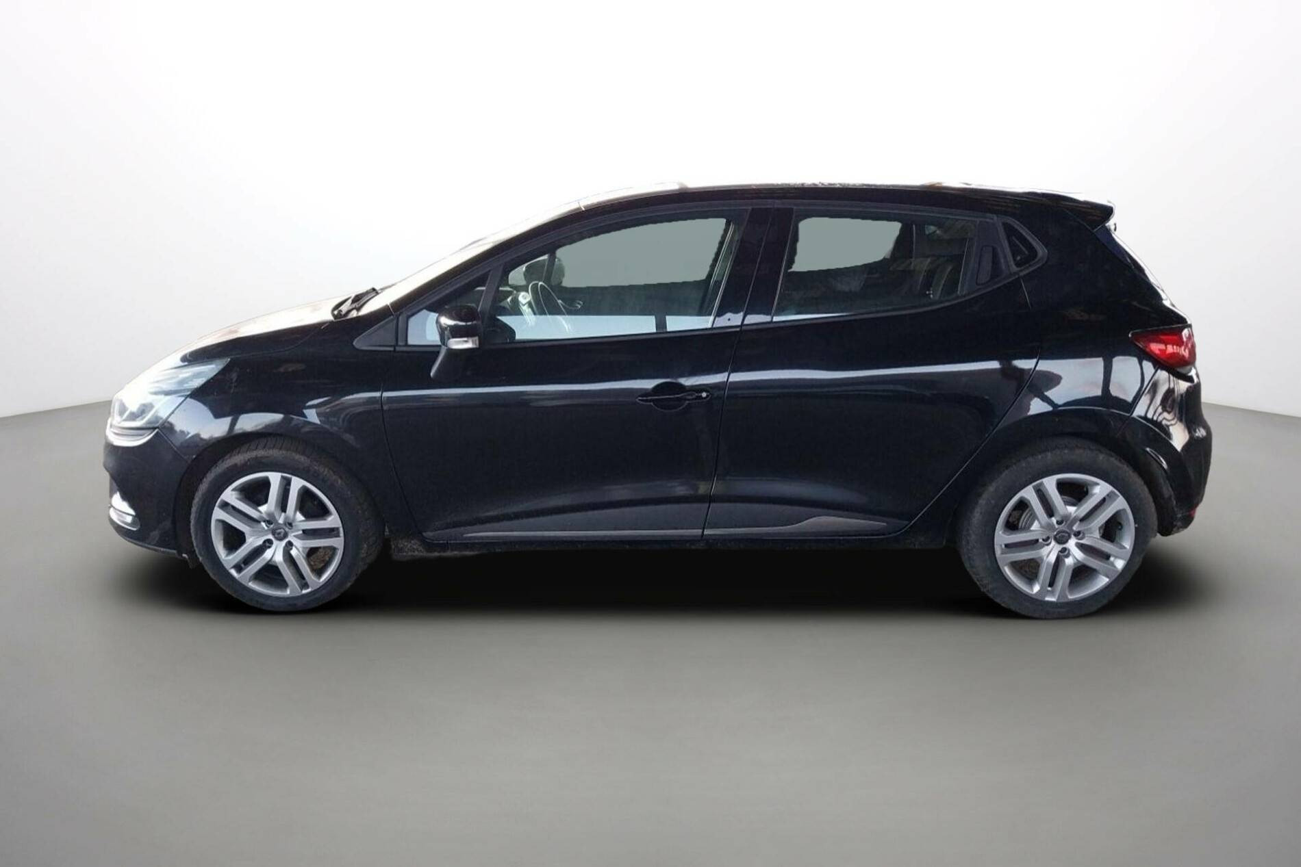 Vente en ligne Renault Clio 4 Clio dCi 90 E6C au prix de 11 990 €