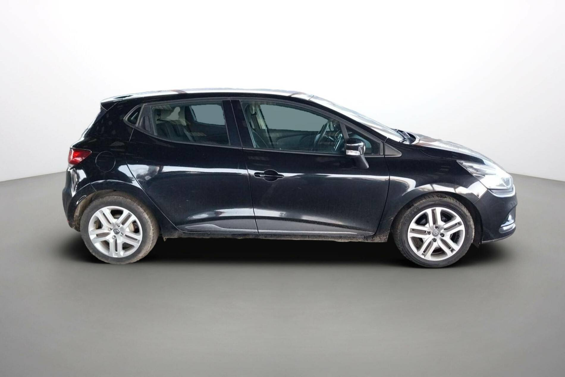 Vente en ligne Renault Clio 4 Clio dCi 90 E6C au prix de 11 990 €