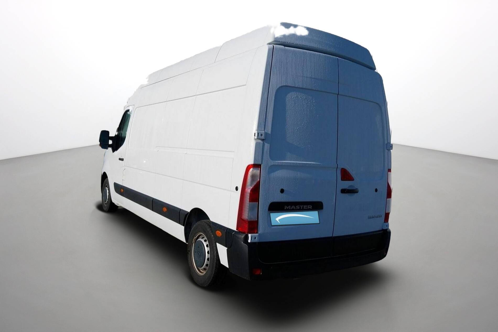 Vente en ligne Renault Master Fourgon MASTER FGN TRAC F3500 L3H3 BLUE DCI 135 au prix de 29 990 €