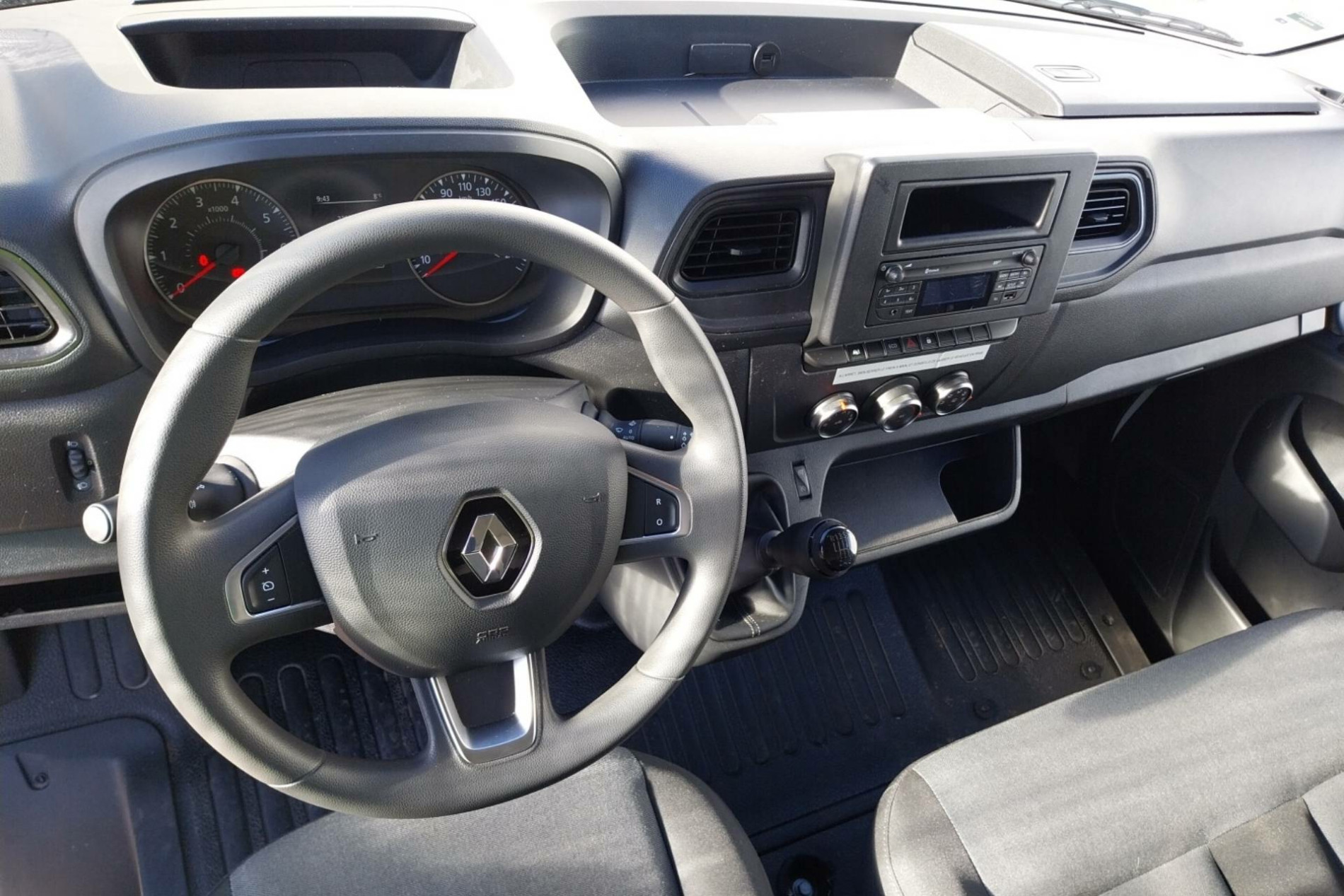 Vente en ligne Renault Master Fourgon MASTER FGN TRAC F3500 L3H3 BLUE DCI 135 au prix de 29 990 €