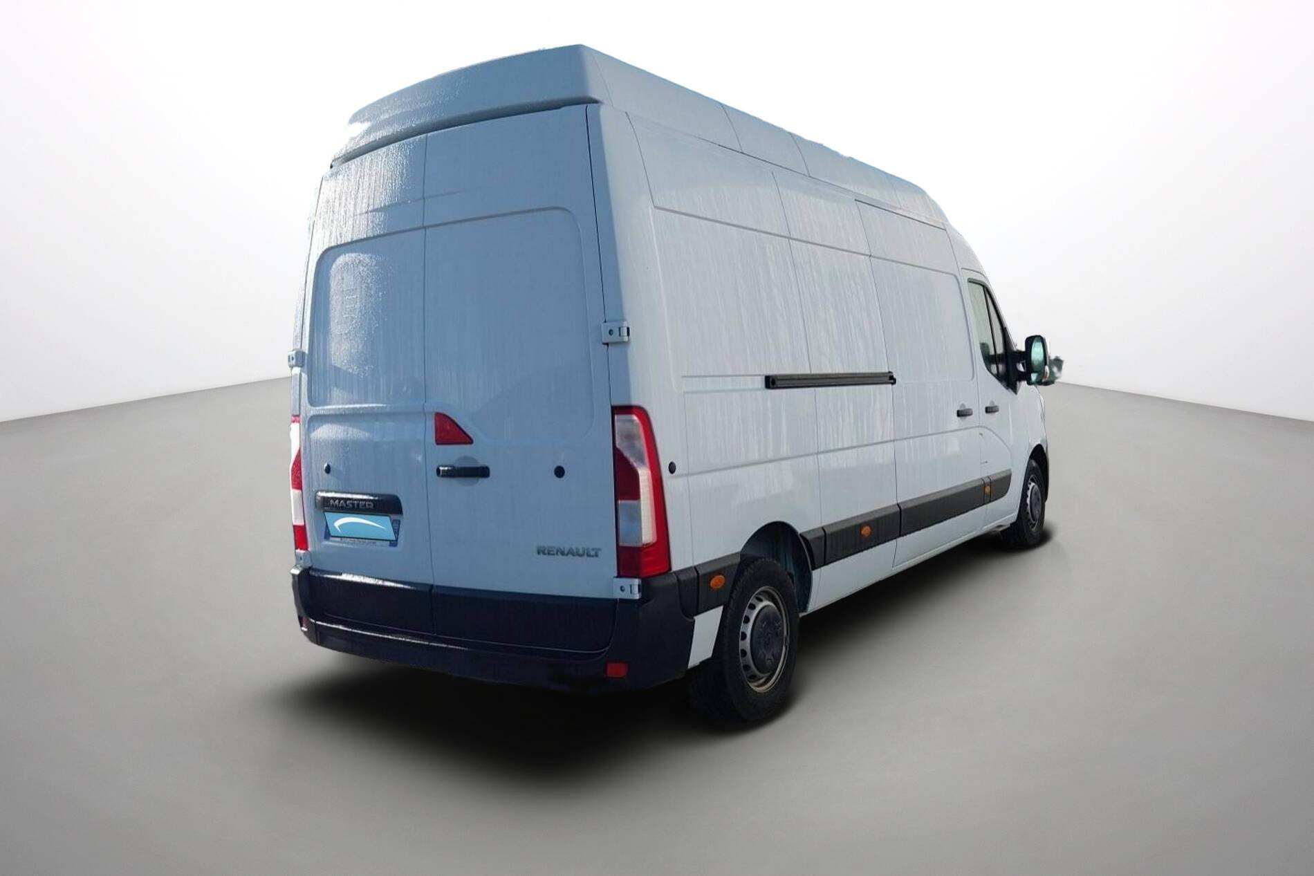 Vente en ligne Renault Master Fourgon MASTER FGN TRAC F3500 L3H3 BLUE DCI 135 au prix de 29 990 €