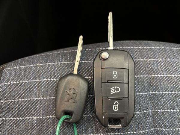 Vente en ligne Peugeot 208  PureTech 75 S&S BVM5 au prix de 10 490 €