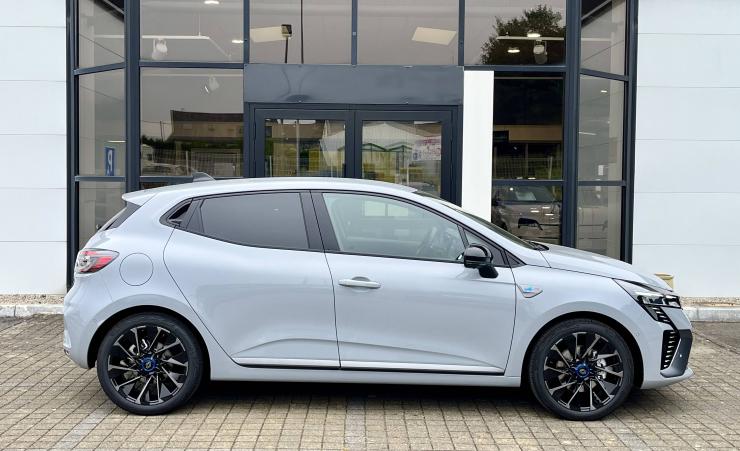 Vente en ligne Renault Clio 5 Clio E-Tech full hybrid 145 ch GSR2 au prix de 25 990 €