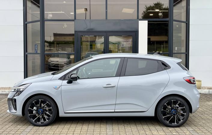 Vente en ligne Renault Clio 5 Clio E-Tech full hybrid 145 ch GSR2 au prix de 25 990 €