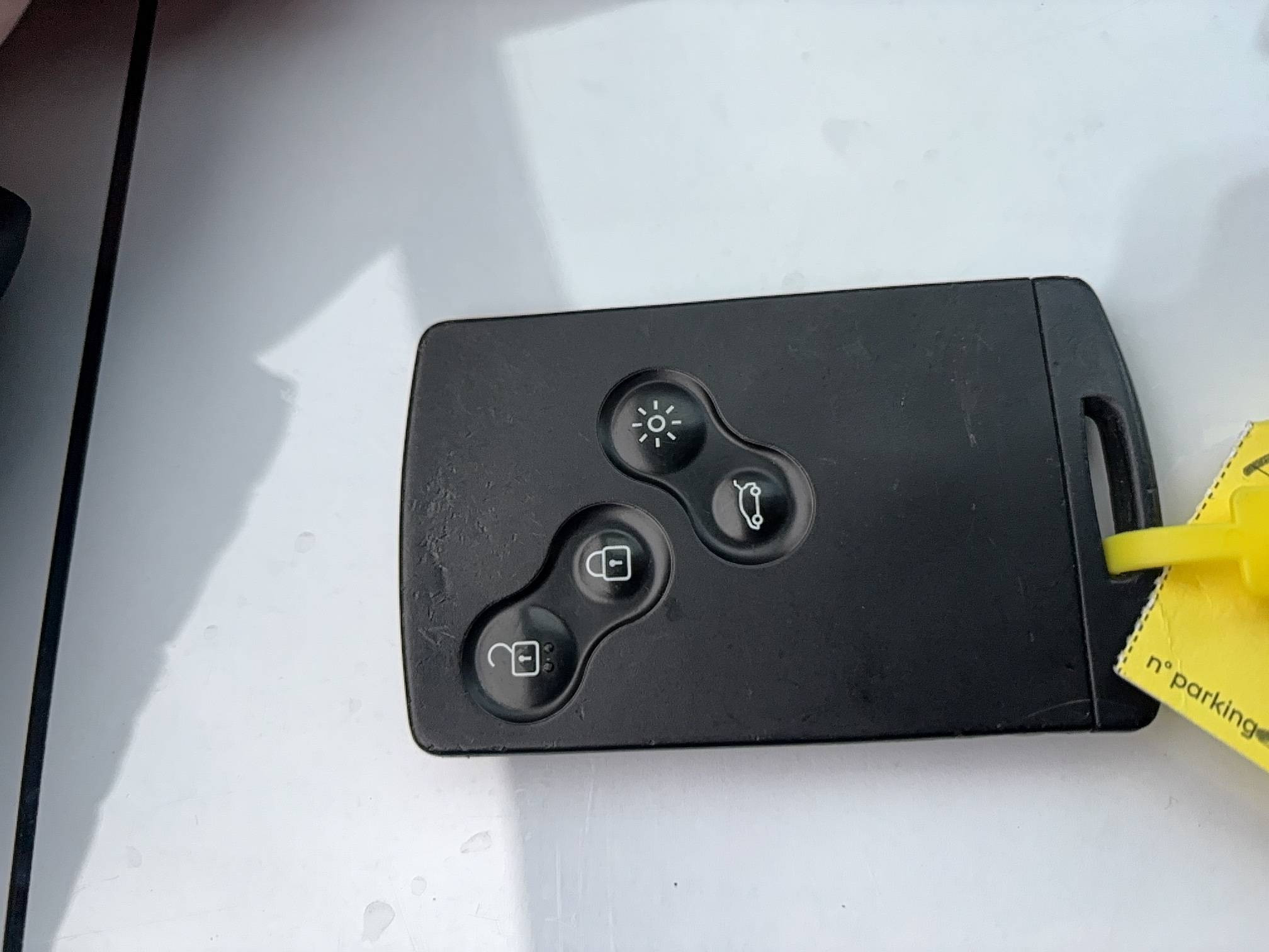 Vente en ligne Renault Clio 4 Clio TCe 90 E6C au prix de 9 490 €