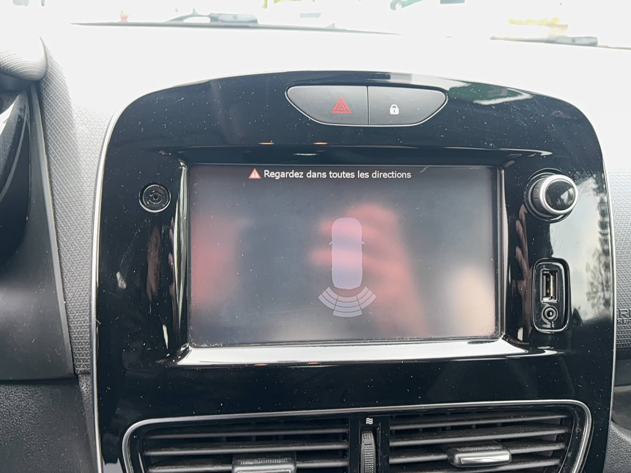 Vente en ligne Renault Clio 4 Clio TCe 90 E6C au prix de 9 490 €