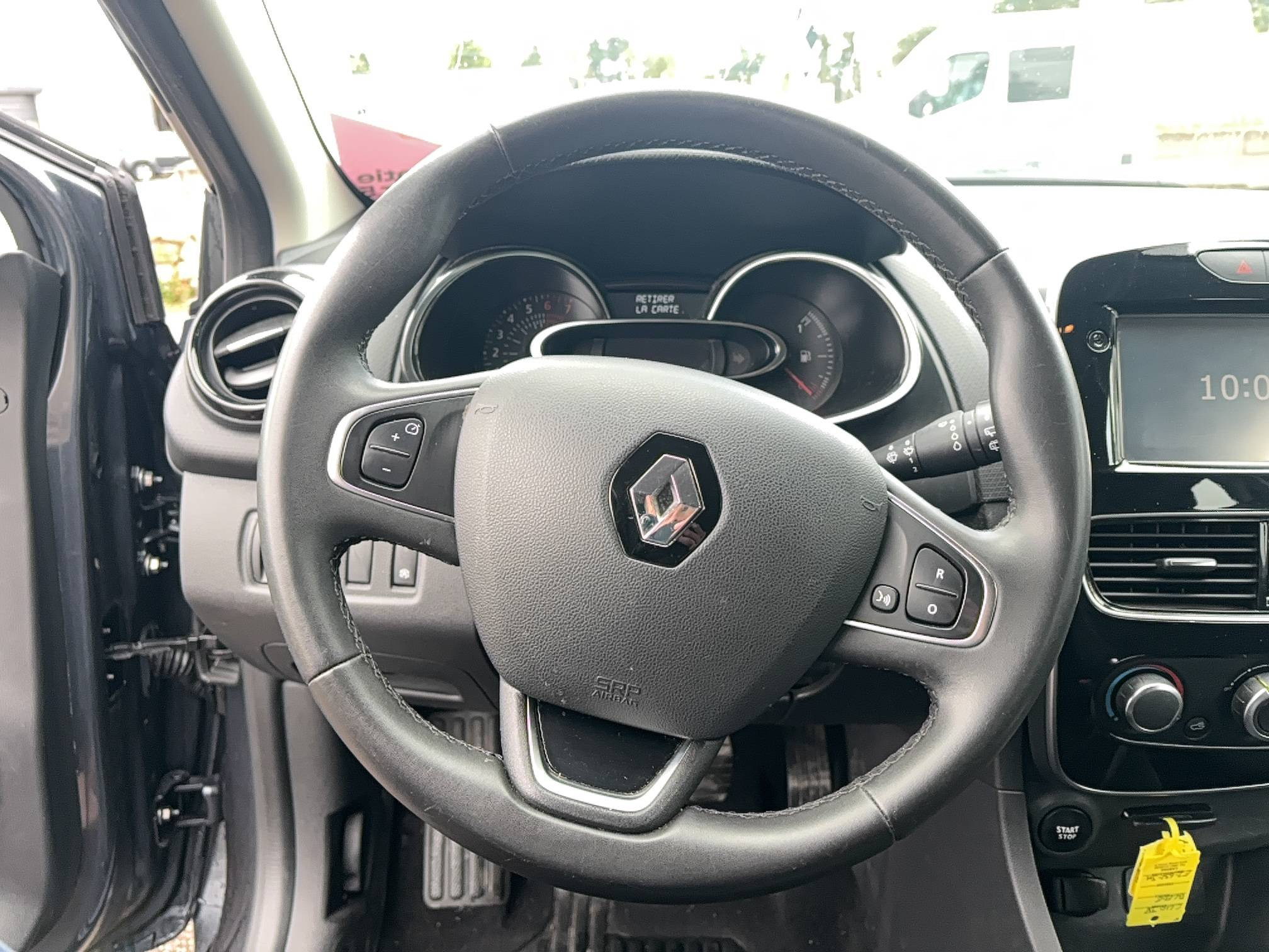 Vente en ligne Renault Clio 4 Clio TCe 90 E6C au prix de 9 490 €