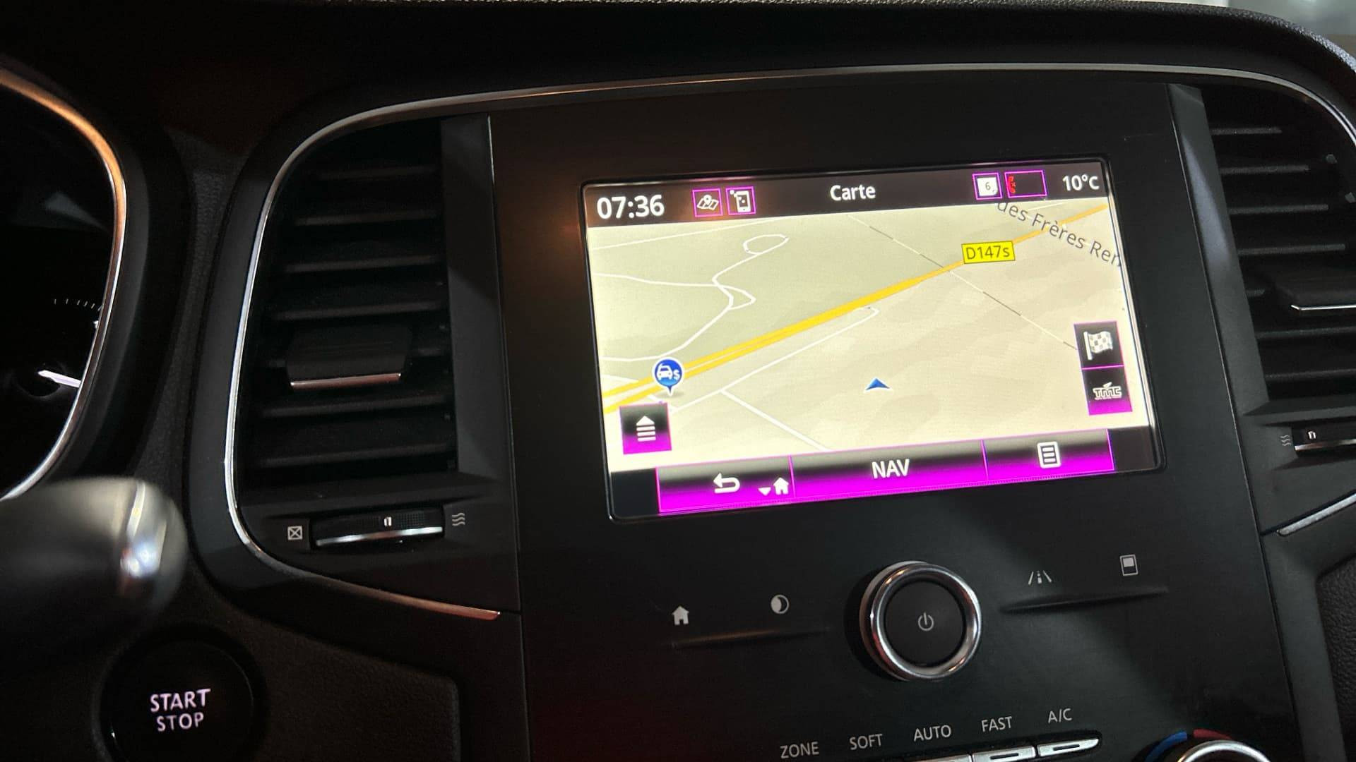 Vente en ligne Renault Megane 4 Mégane IV Berline Blue dCi 115 au prix de 14 990 €