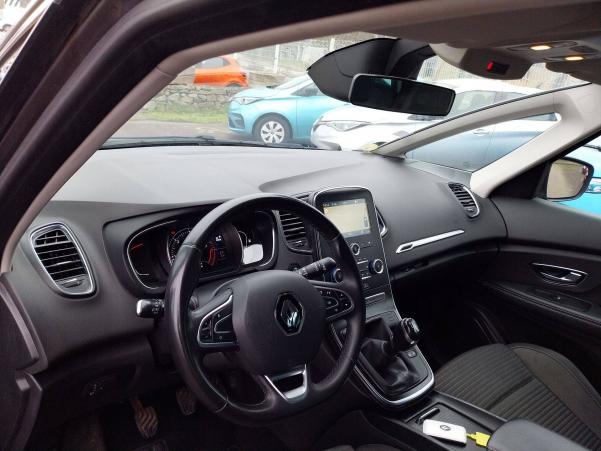 Vente en ligne Renault Grand Scenic 4 Grand Scenic Blue dCi 120 au prix de 16 890 €