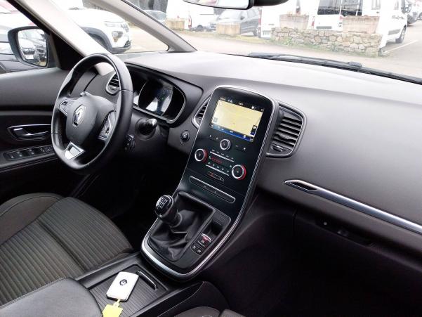 Vente en ligne Renault Grand Scenic 4 Grand Scenic Blue dCi 120 au prix de 16 890 €