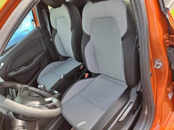 Vente en ligne Renault Clio 5 Clio dCi 100 au prix de 16 990 €