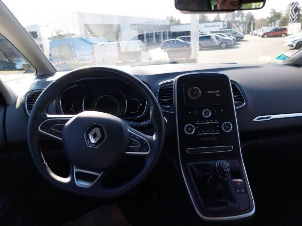 Vente en ligne Renault Grand Scenic 4 Grand Scenic Blue dCi 120 au prix de 16 990 €