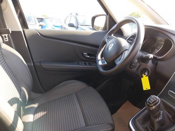 Vente en ligne Renault Grand Scenic 4 Grand Scenic Blue dCi 120 au prix de 16 990 €