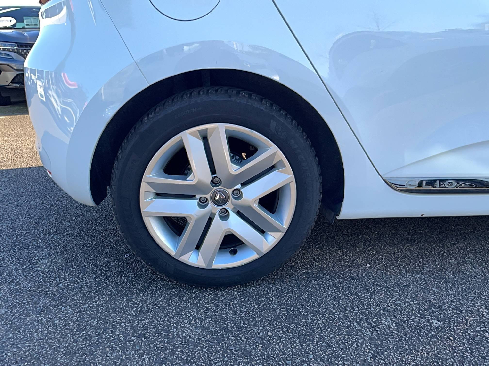 Vente en ligne Renault Clio 5 Clio TCe 90 - 21 au prix de 11 990 €