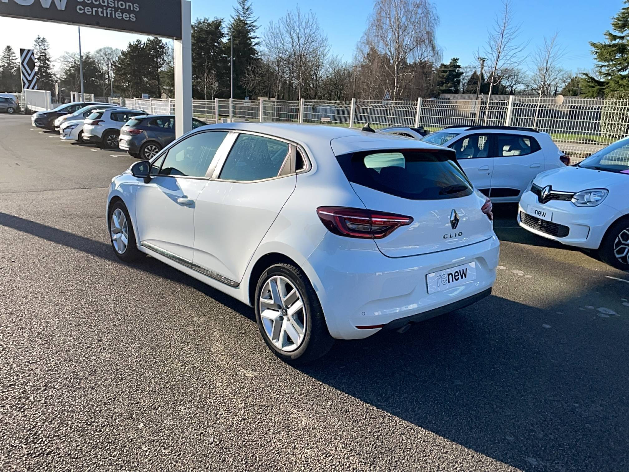 Vente en ligne Renault Clio 5 Clio TCe 90 - 21 au prix de 11 990 €