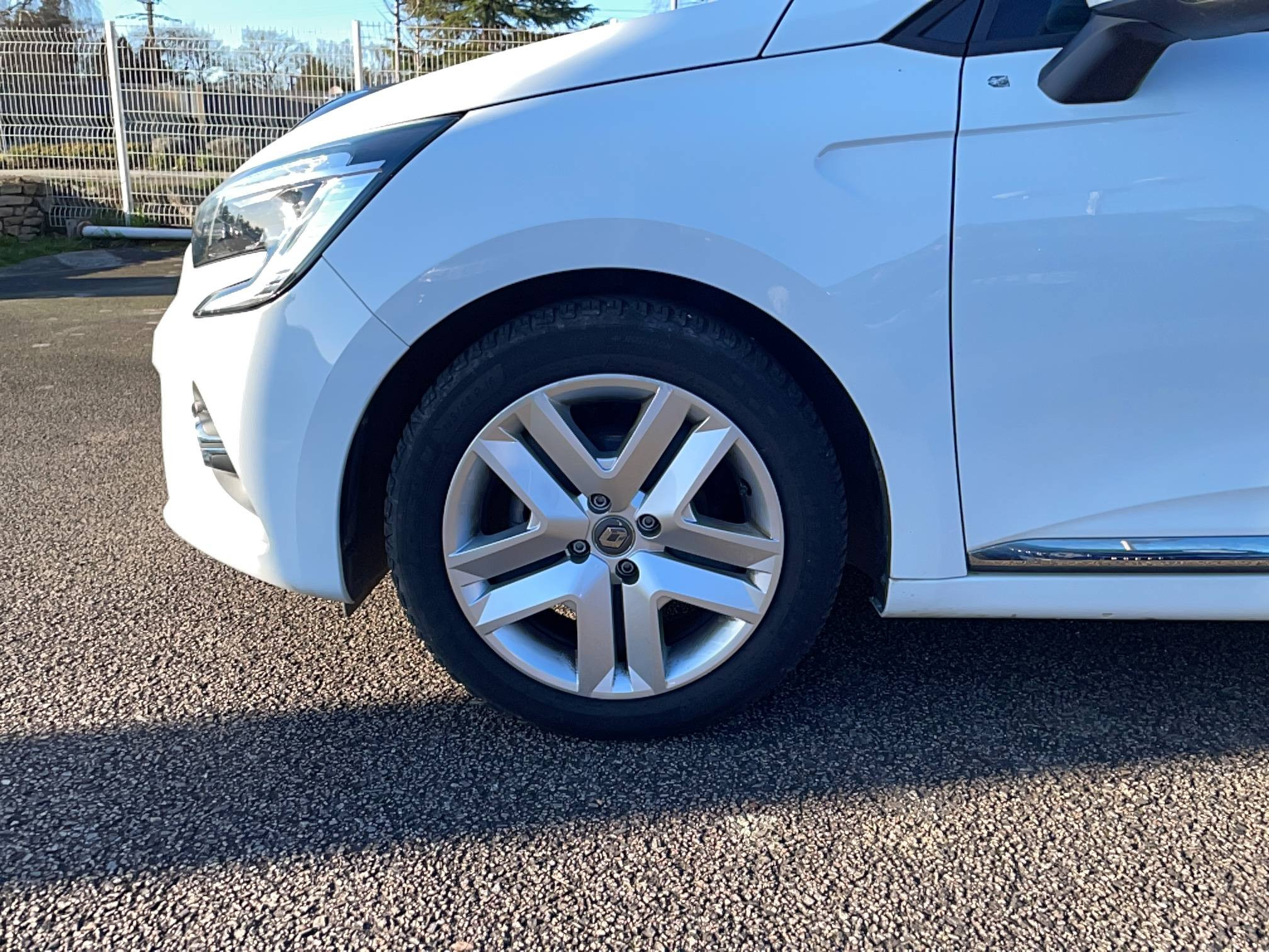 Vente en ligne Renault Clio 5 Clio TCe 90 - 21 au prix de 11 990 €