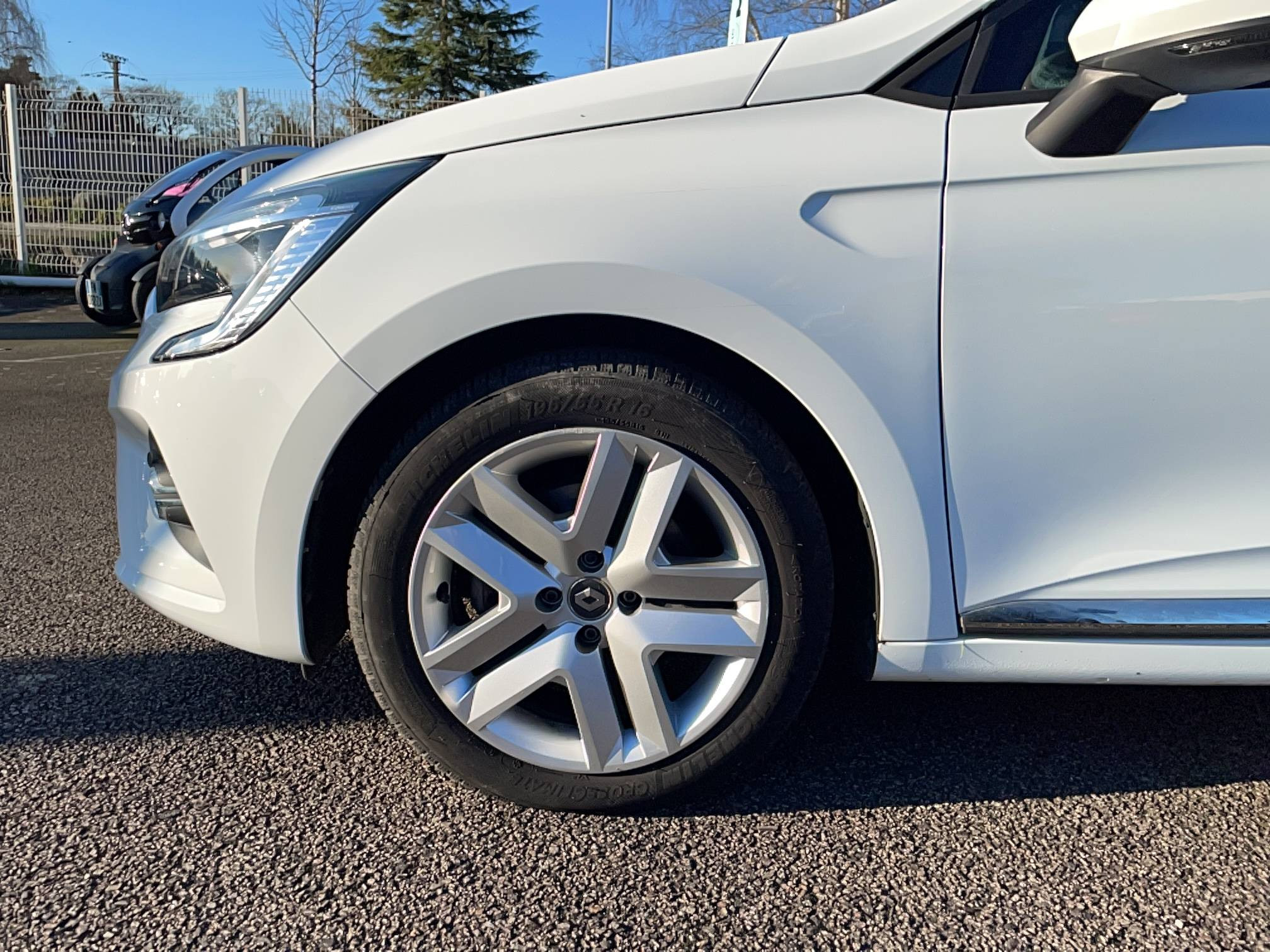 Vente en ligne Renault Clio 5 Clio Blue dCi 85 au prix de 13 790 €