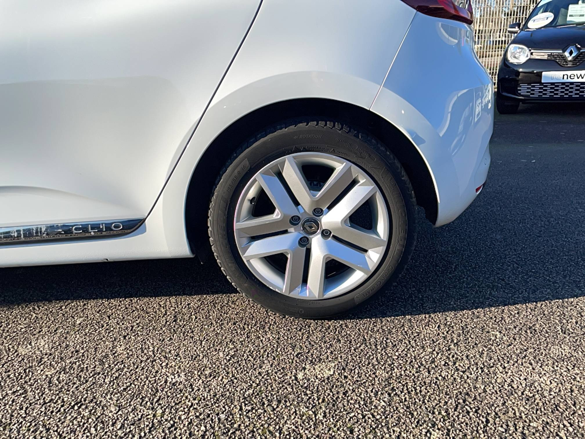 Vente en ligne Renault Clio 5 Clio TCe 90 - 21 au prix de 11 990 €