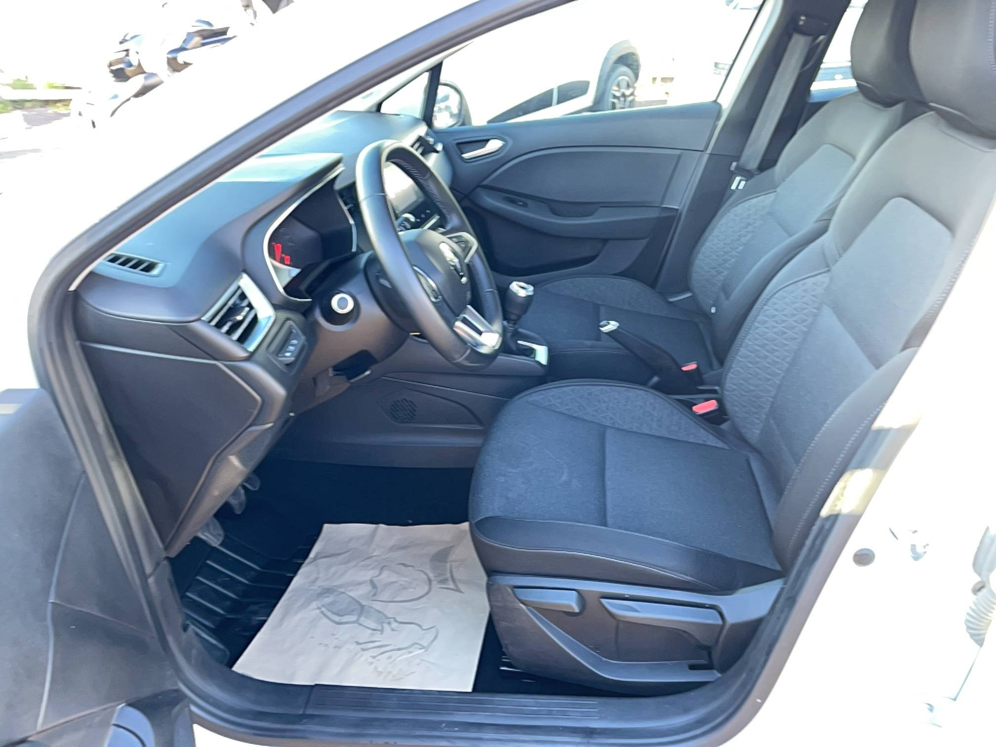 Vente en ligne Renault Clio 5 Clio TCe 90 - 21 au prix de 11 990 €