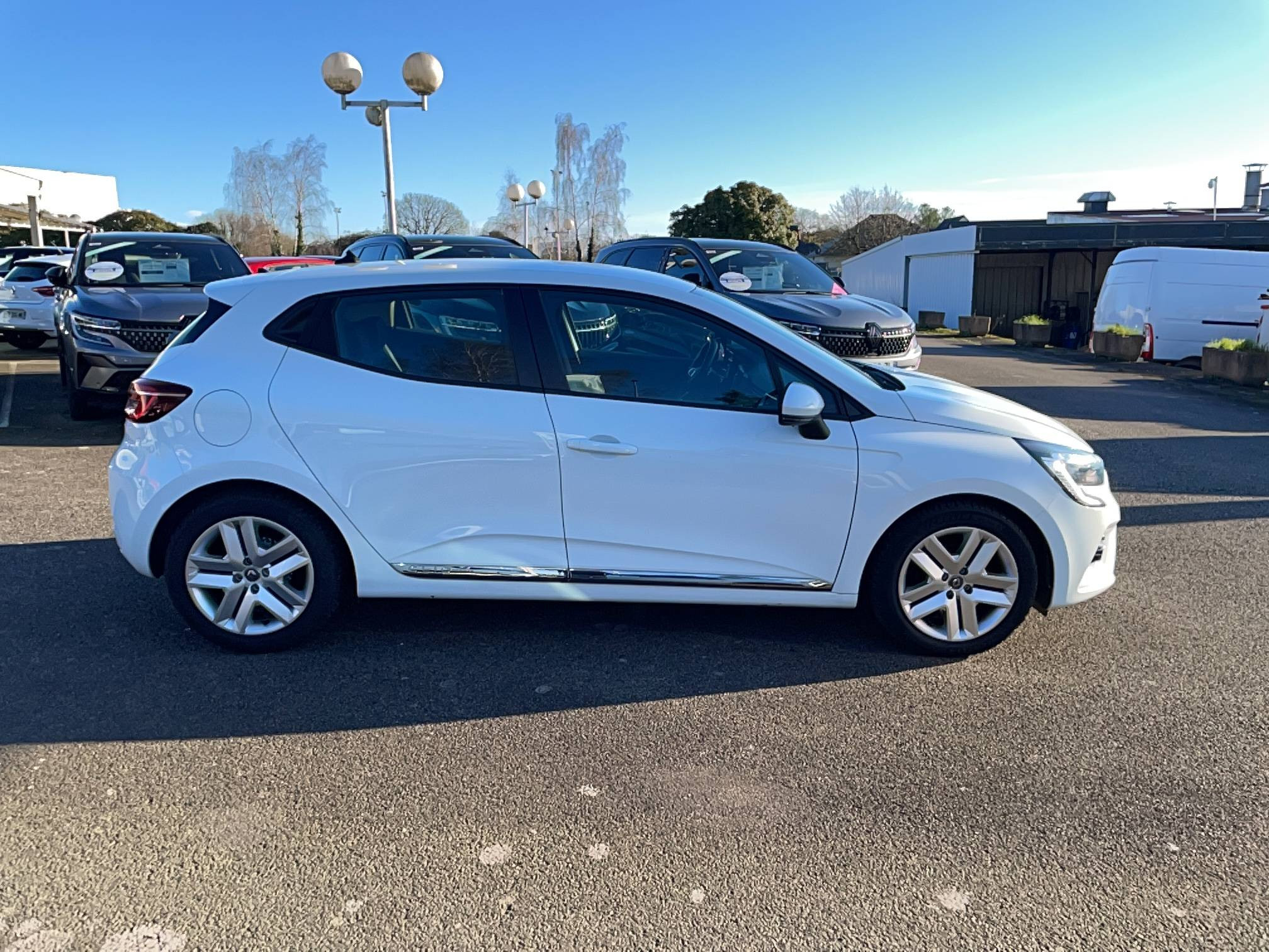 Vente en ligne Renault Clio 5 Clio TCe 90 - 21 au prix de 11 990 €