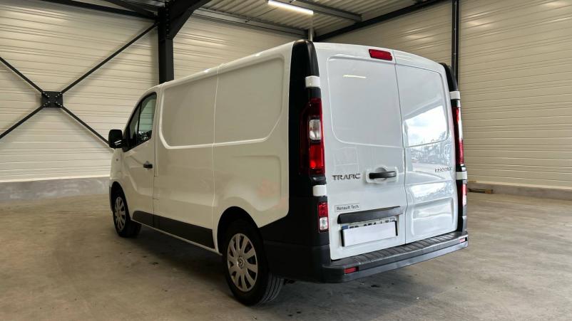 Vente en ligne Renault Trafic 3 Fourgon TRAFIC FGN L1H1 1200 KG DCI 120 au prix de 22 990 €