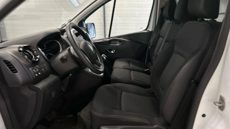 Vente en ligne Renault Trafic 3 Fourgon TRAFIC FGN L1H1 1200 KG DCI 120 au prix de 22 990 €