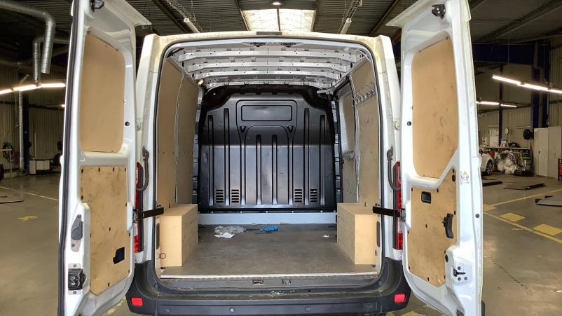Vente en ligne Renault Master Fourgon MASTER FGN L1H1 3.5t 2.3 dCi 110 S&S E6 au prix de 20 990 €