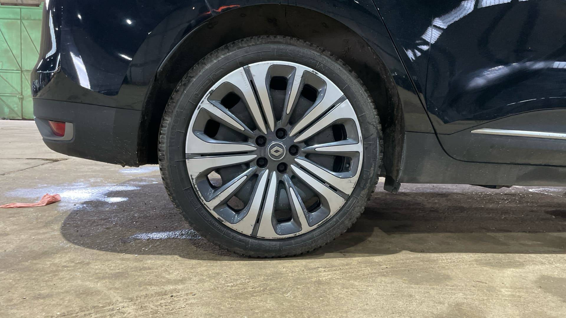 Vente en ligne Renault Grand Scenic 4 Grand Scenic TCe 140 EDC au prix de 19 990 €