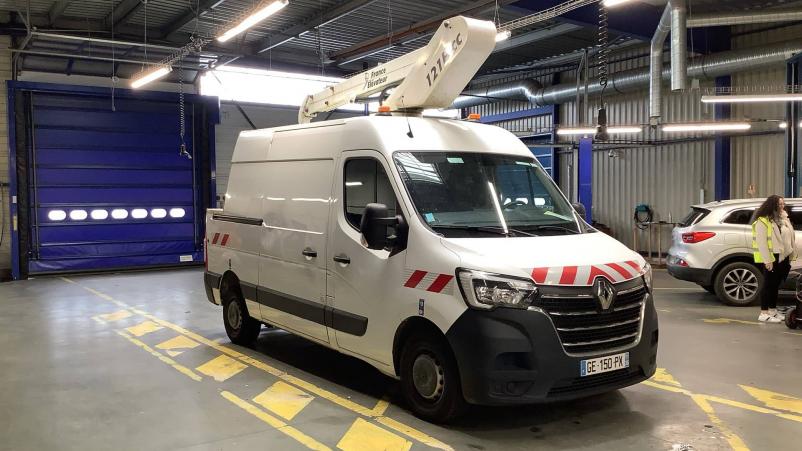 Vente en ligne Renault Master Fourgon MASTER FGN TRAC 3 PLACES F3500 L2H2 ENERGY DCI 145 NACELLE  au prix de 25 900 €