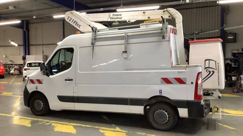 Vente en ligne Renault Master Fourgon MASTER FGN TRAC 3 PLACES F3500 L2H2 ENERGY DCI 145 NACELLE  au prix de 25 900 €