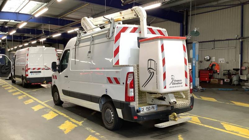 Vente en ligne Renault Master Fourgon MASTER FGN TRAC 3 PLACES F3500 L2H2 ENERGY DCI 145 NACELLE  au prix de 25 900 €