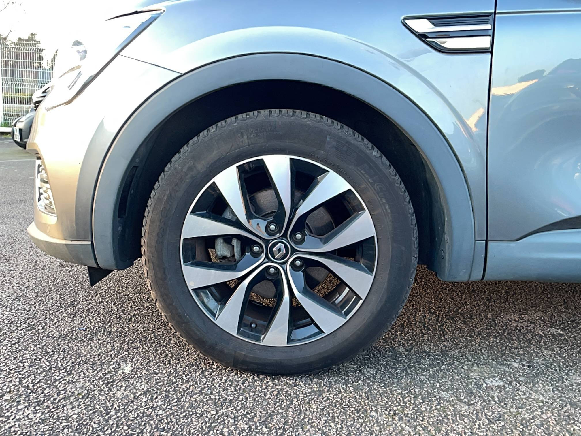 Vente en ligne Renault Arkana  E-Tech 145 au prix de 17 990 €