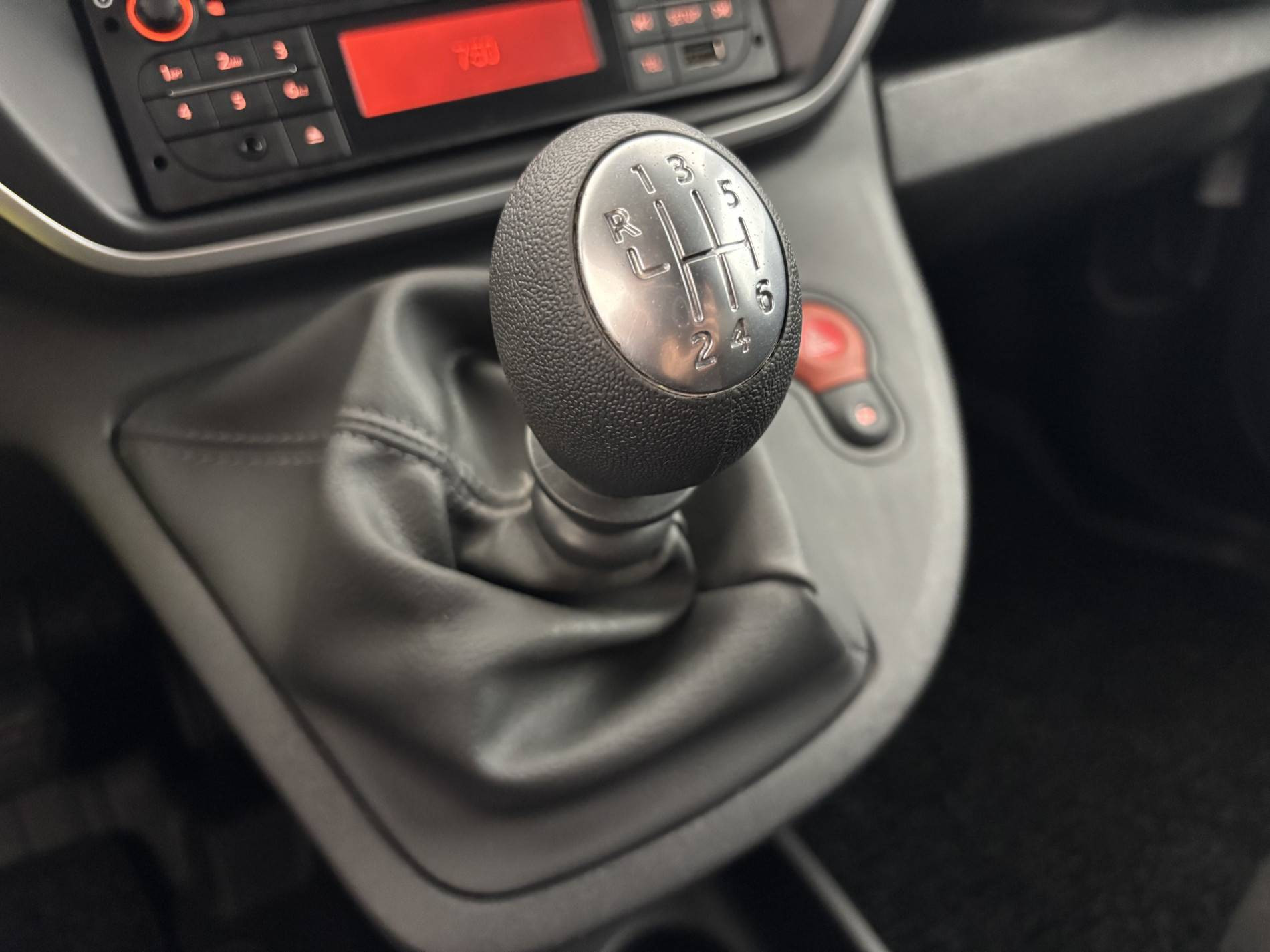 Vente en ligne Renault Kangoo Express  BLUE DCI 95 au prix de 9 990 €