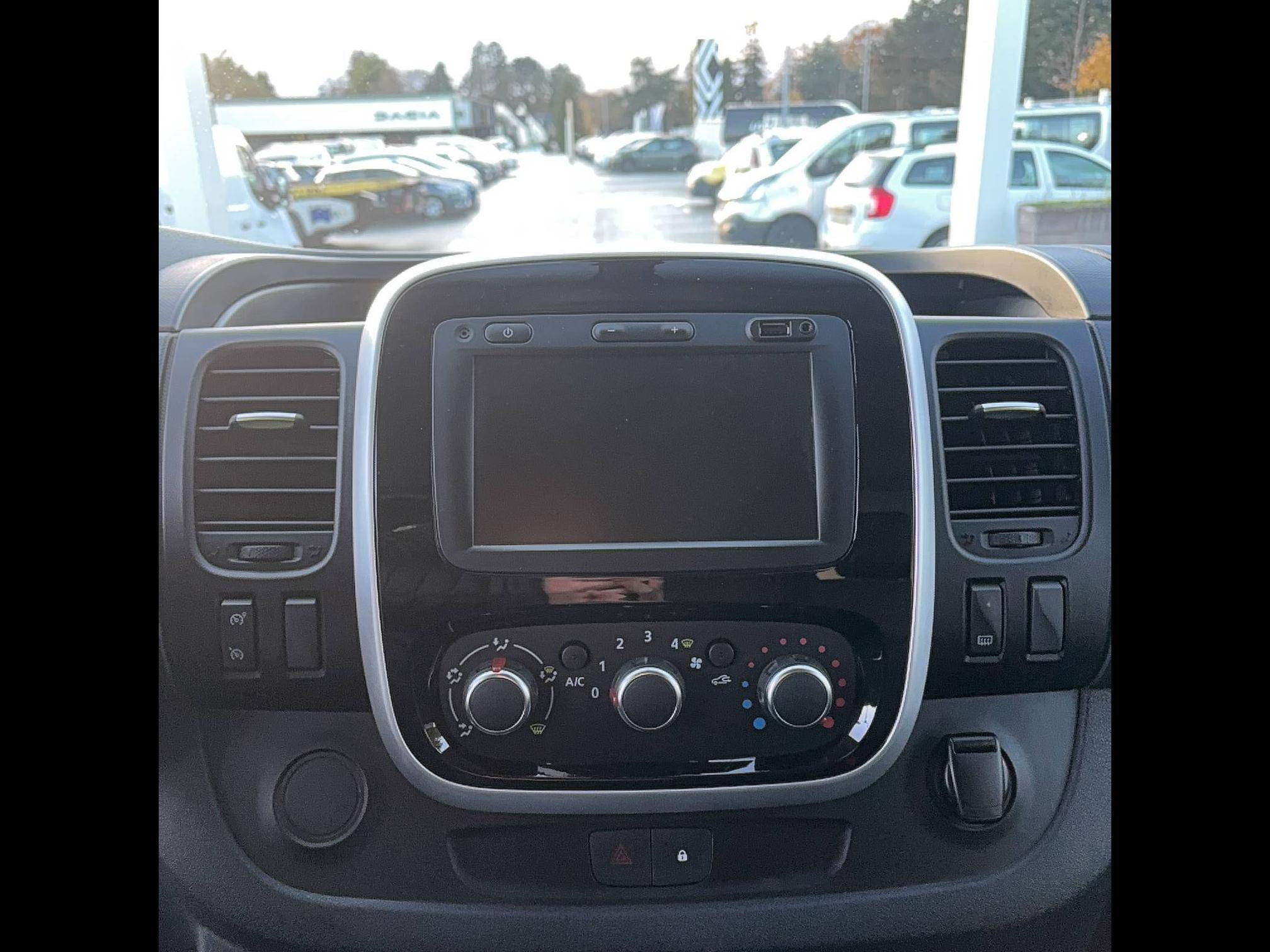 Vente en ligne Renault Trafic 3 Fourgon TRAFIC FGN L1H1 1000 KG DCI 120 au prix de 19 490 €