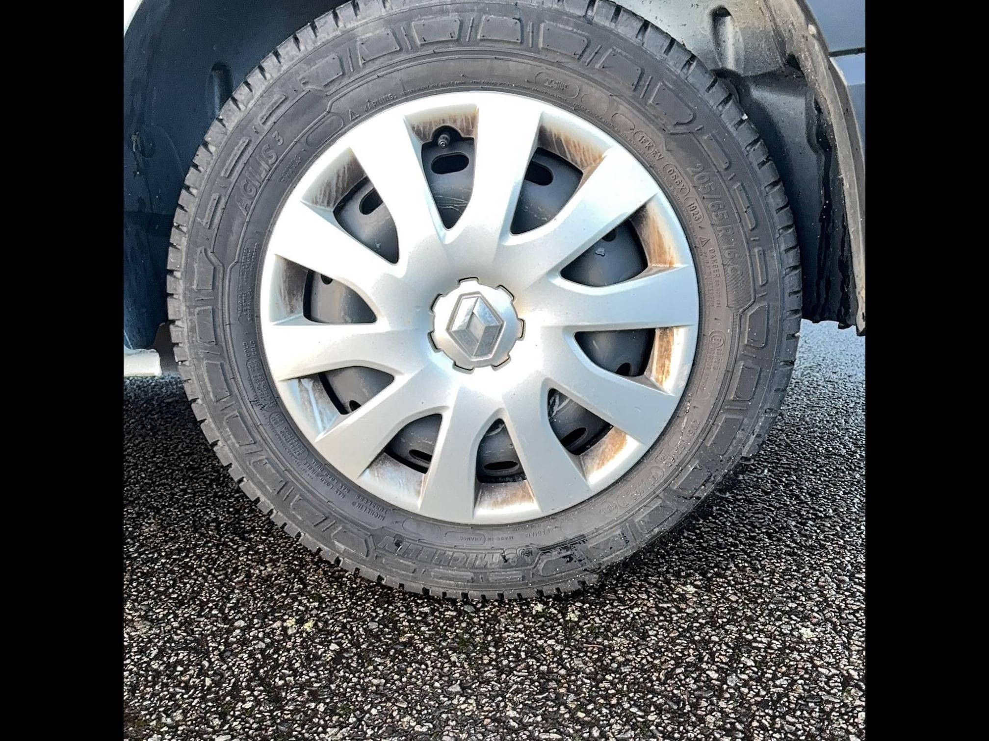 Vente en ligne Renault Trafic 3 Fourgon TRAFIC FGN L1H1 1000 KG DCI 120 au prix de 19 490 €