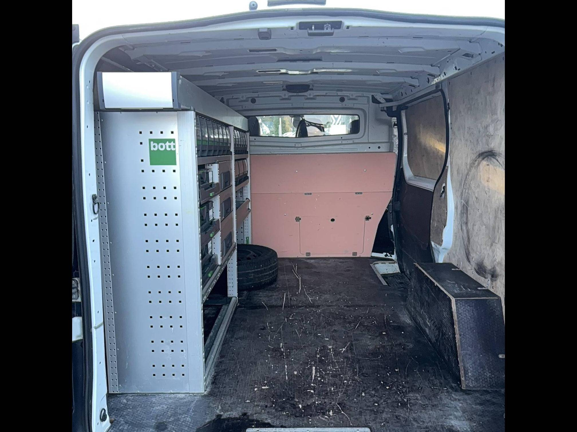 Vente en ligne Renault Trafic 3 Fourgon TRAFIC FGN L1H1 1000 KG DCI 120 au prix de 19 490 €