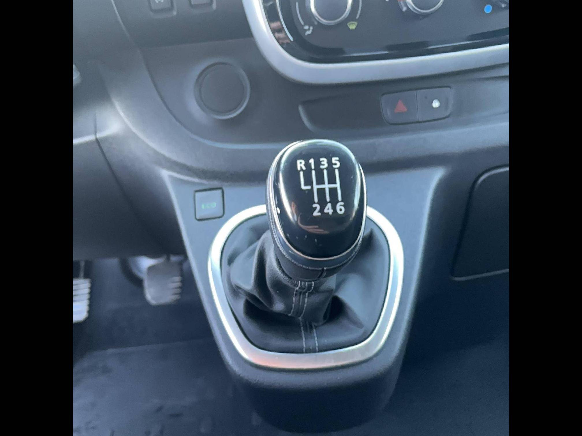 Vente en ligne Renault Trafic 3 Fourgon TRAFIC FGN L1H1 1000 KG DCI 120 au prix de 19 490 €