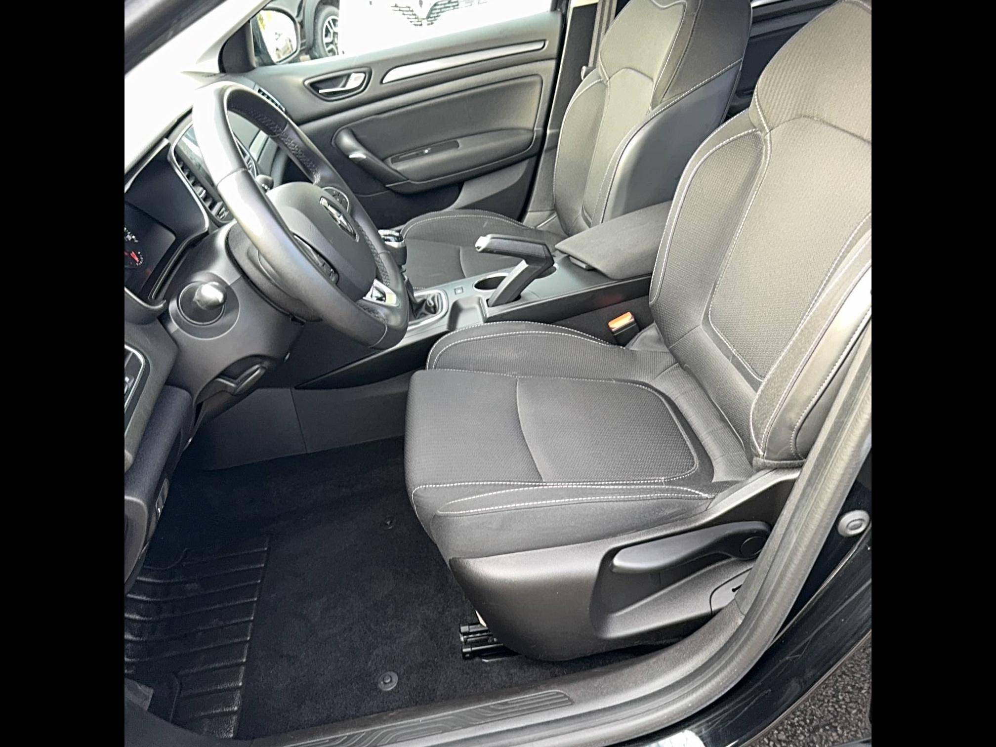 Vente en ligne Renault Megane 4 Estate Mégane IV Estate Blue dCi 115 - 21N au prix de 15 390 €