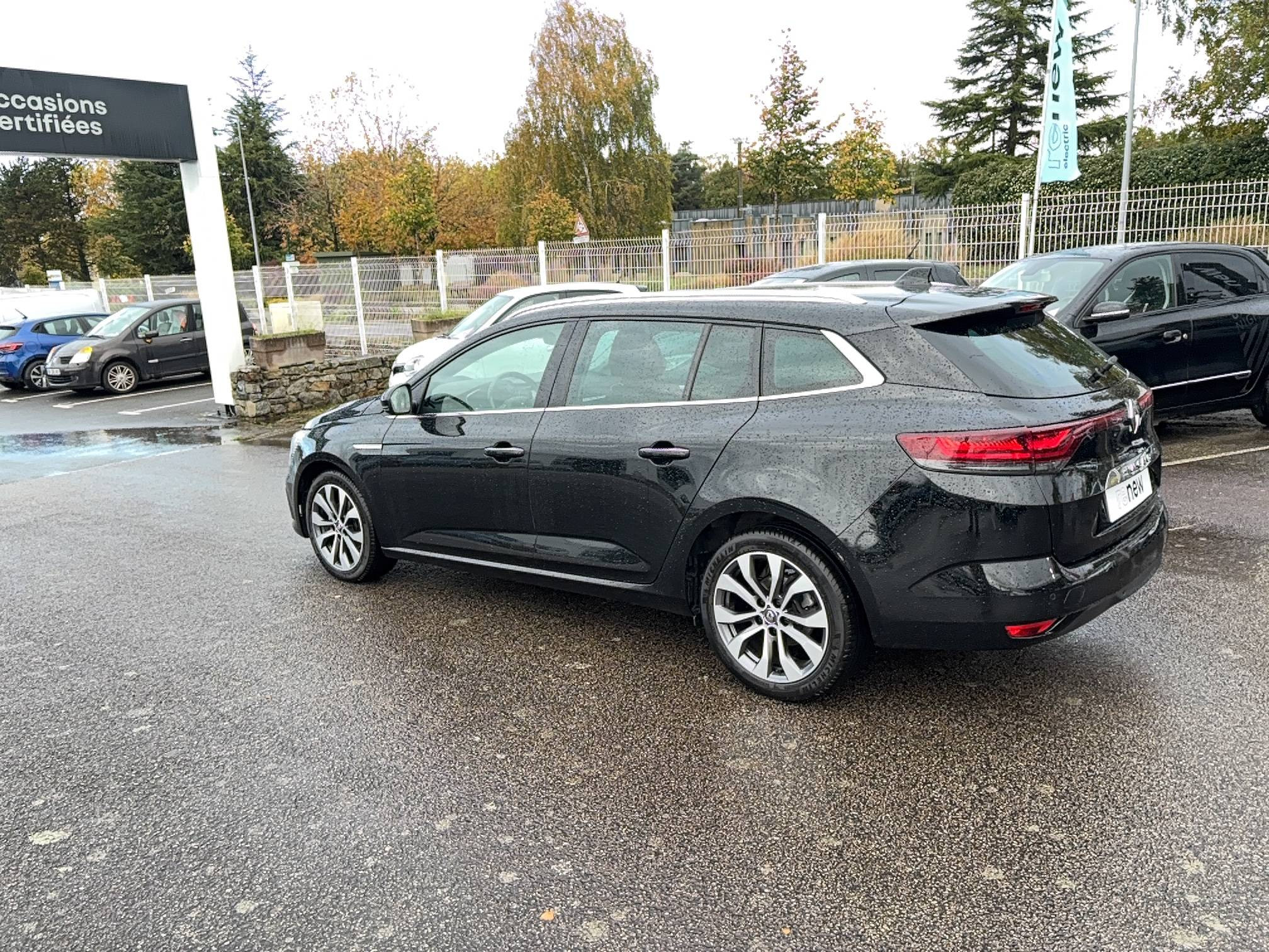 Vente en ligne Renault Megane 4 Estate  TCe 140 EDC au prix de 17 990 €