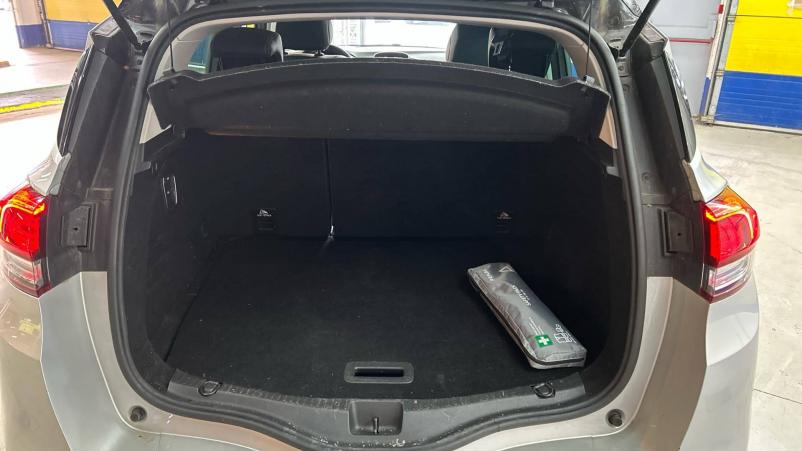 Vente en ligne Renault Scenic 4 Scenic Blue dCi 120 EDC au prix de 16 990 €