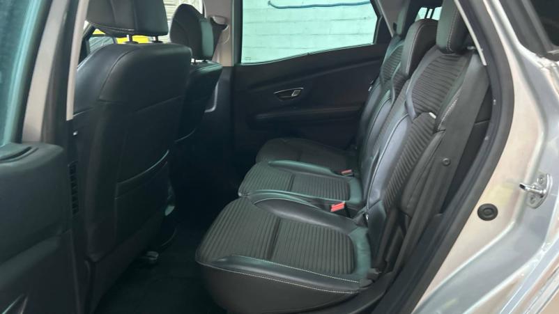 Vente en ligne Renault Scenic 4 Scenic Blue dCi 120 EDC au prix de 16 990 €