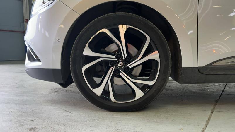 Vente en ligne Renault Scenic 4 Scenic Blue dCi 120 EDC au prix de 16 990 €