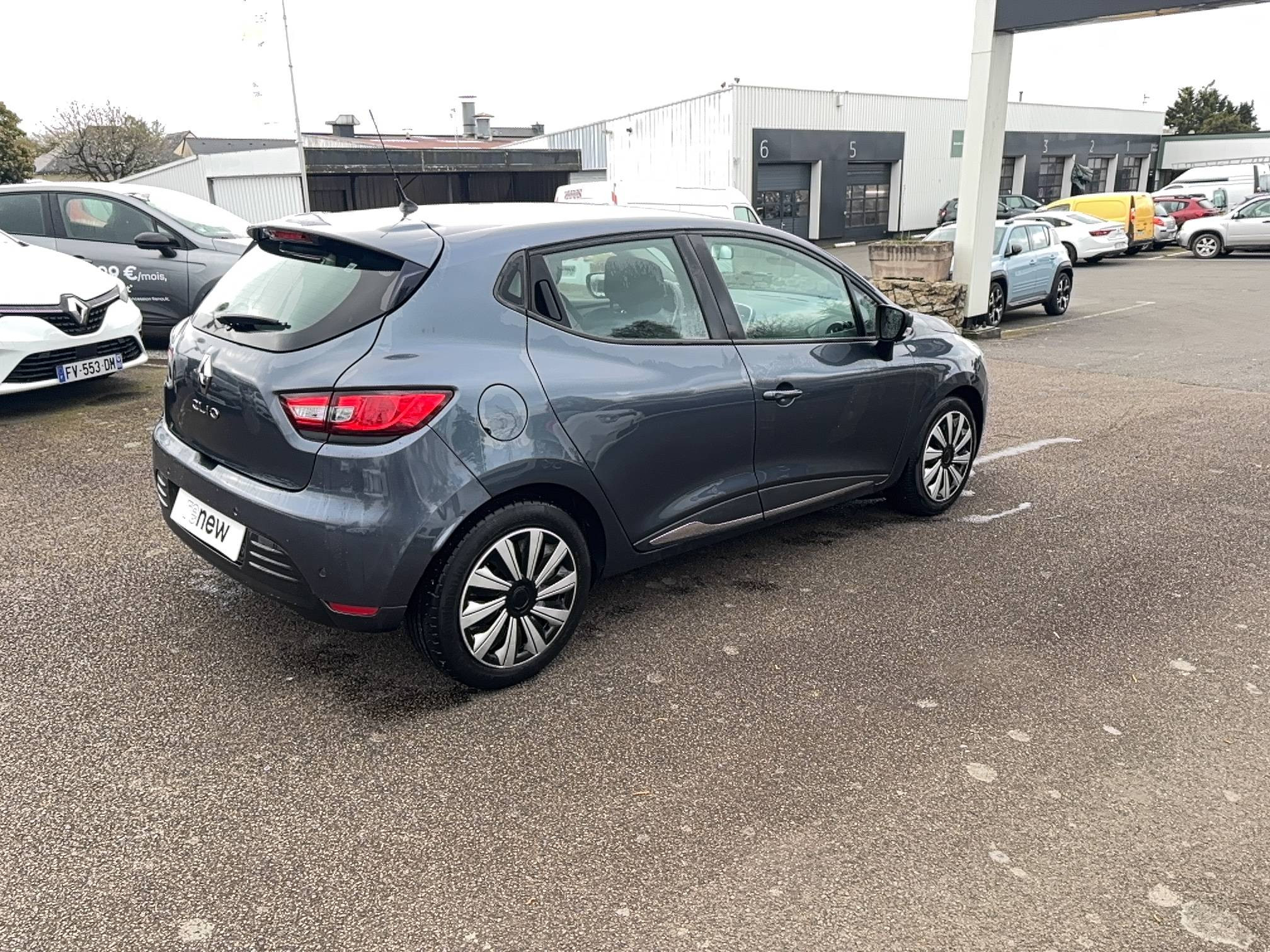 Vente en ligne Renault Clio 4 Clio TCe 90 E6C au prix de 9 490 €