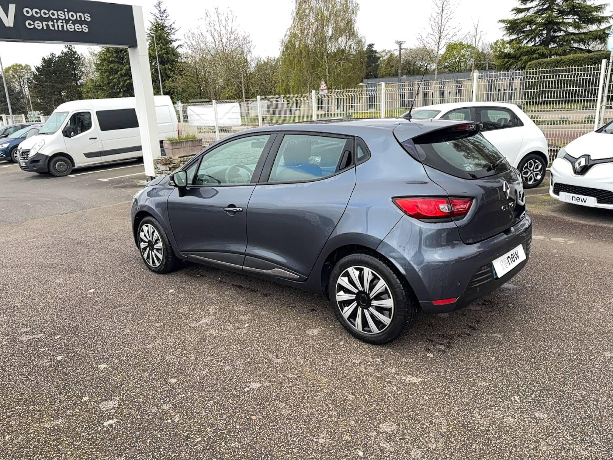 Vente en ligne Renault Clio 4 Clio TCe 90 E6C au prix de 9 490 €