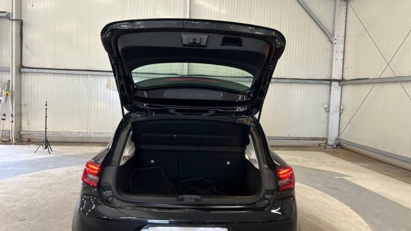Vente en ligne Renault Clio 5 Clio E-Tech 140 au prix de 15 490 €