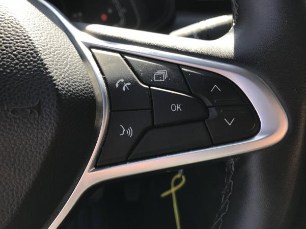 Vente en ligne Renault Clio 5 Clio E-Tech 140 - 21N au prix de 14 490 €