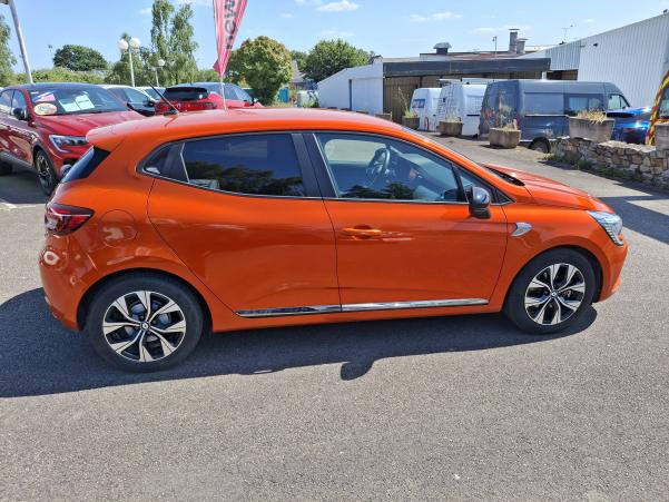 Vente en ligne Renault Clio 5 Clio E-Tech 140 - 21N au prix de 16 990 €