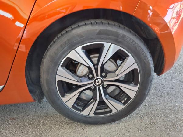 Vente en ligne Renault Clio 5 Clio E-Tech 140 - 21N au prix de 16 990 €